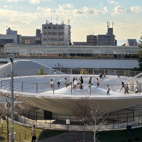天理駅前広場コフフンの写真