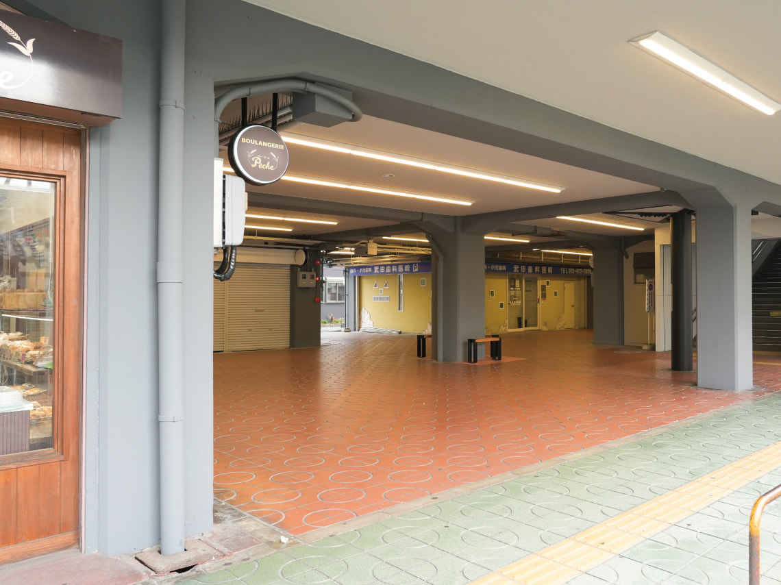 高架下の美装化スペースの写真