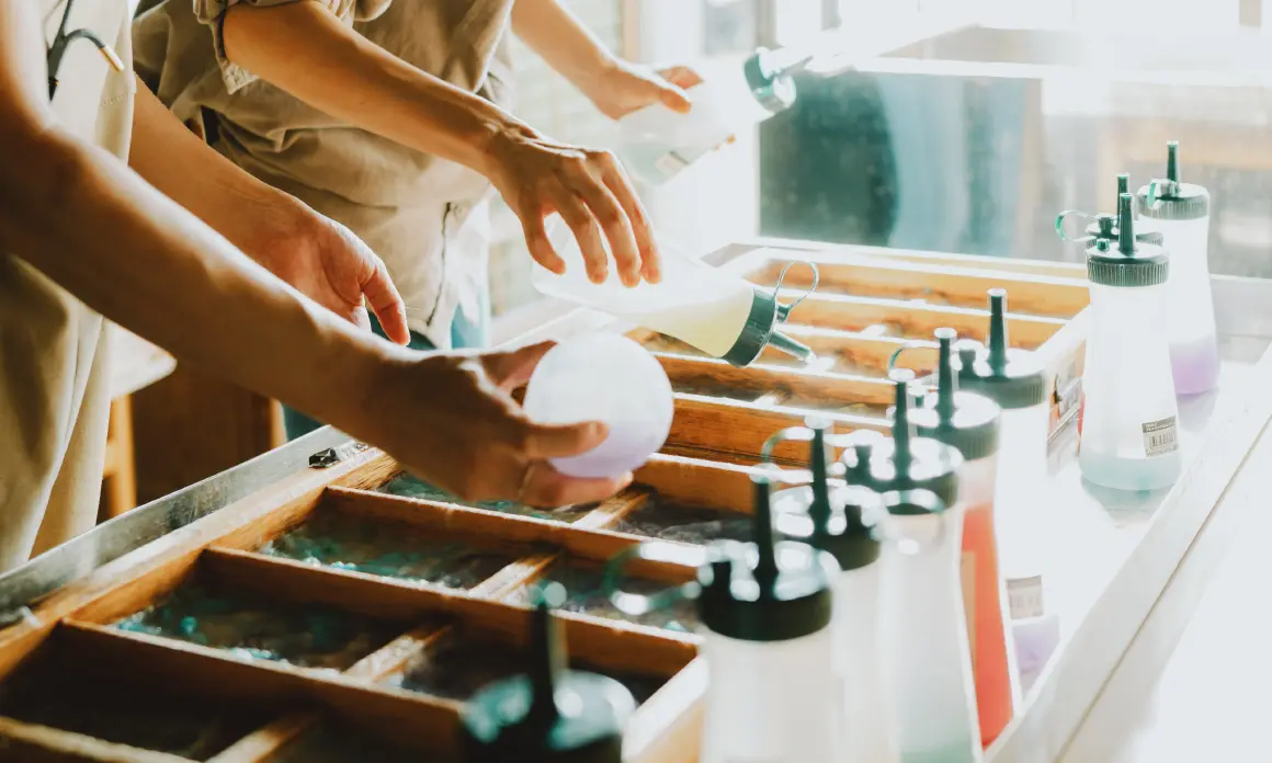 福西和紙本舗での手漉き和紙体験